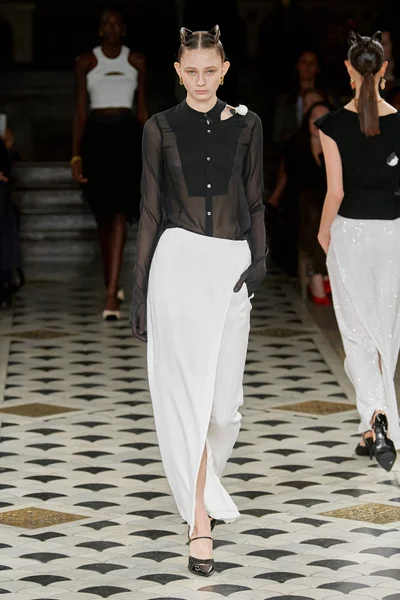 Look 13
